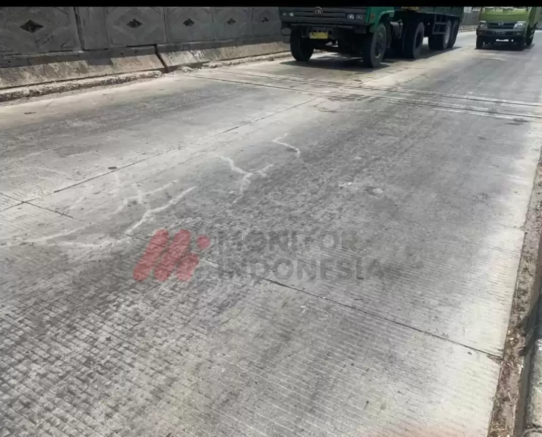 Kondisi jembatan di Jakarta yang retak rambut dan retak dalam akibat pengecoran layer jembatan hingga 20 cm (Foto: Dok MI)