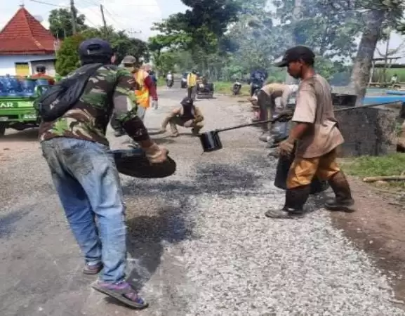 DPUPR Kabupaten Blitar Kebut Perbaikan Jalan Berlubang Jelang Arus Mudik dan Balik 2024