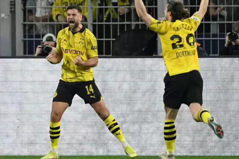 Selebrasi penyerang Borussia Dortmund, Niclas Fuellkrug (kiri) setelah mencetak gol ke gawang PSG dalam pertandingan leg pertama semifinal Liga Champions di Signal Iduna Park pada Kamis (03/5/2024). [Foto: ANTARA]