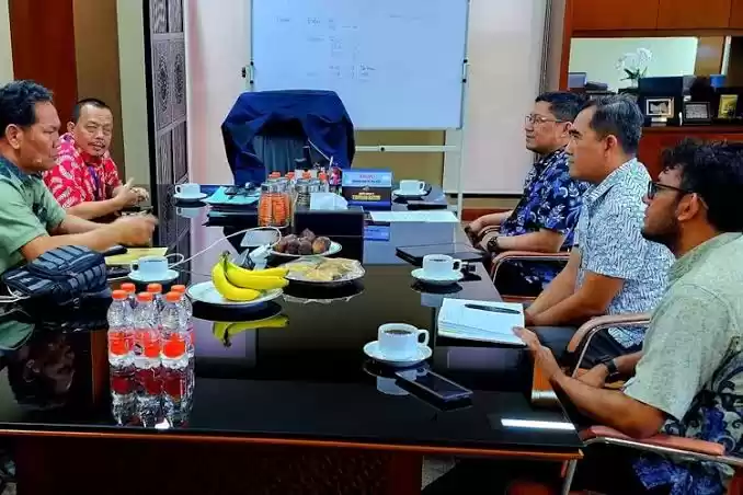 Edison Siahaan dan kawan-kawan saat melapor ke Bareskrim Polri (Foto: Istimewa)