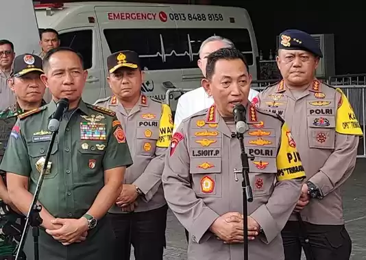 Kapolri dan Panglima TNI melakukan peninjauan ke Stadion GBK untuk pengamanan misa Paus Fransiskus