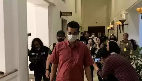 KPK Periksa Khofifah dan Emil