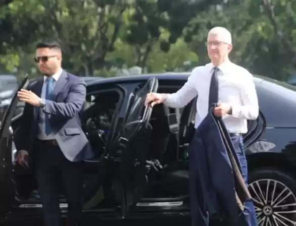 Mobil sedan mewah CEO Aple Tim Cook