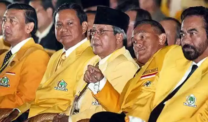 Prabowo dan Surya Paloh saat kader golkar