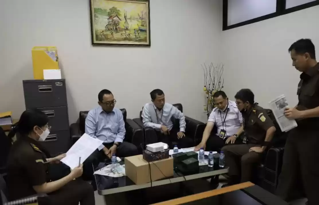 Pusat Pemulihan Aset Kejaksaan Agung saat melakukan lelang aset milik para terpidana perkara pencucian uang pada PT Asuransi Jiwasraya. (Dok: Kejagung)