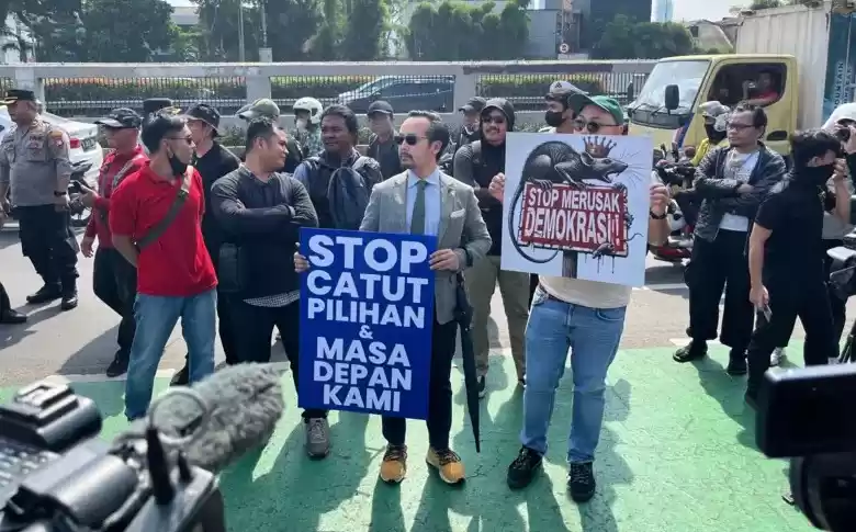 Putusan MK VS Revisi UU Pilkada Ambang Batas dan usia pencalonan Pilkada