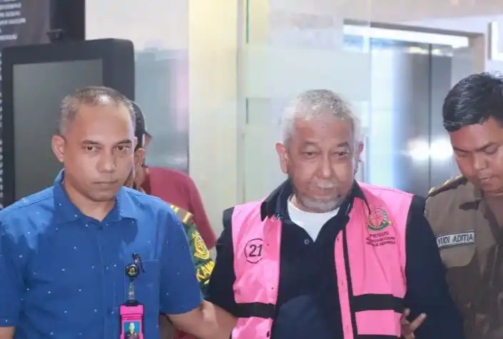 Tersangka kasus dugaan korupsi proyek pembangunan jalur kereta api